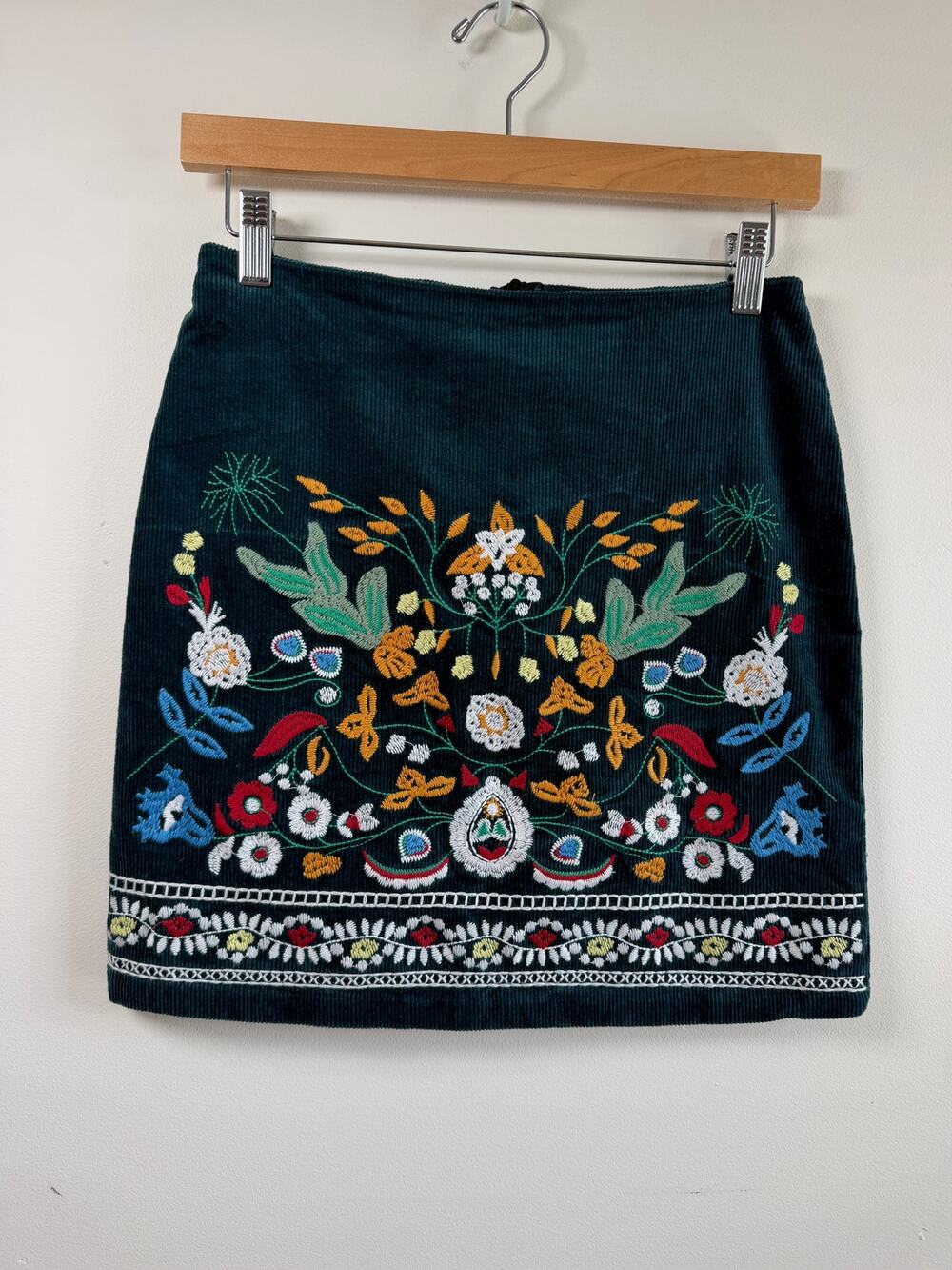 Simplee Green Corduroy Mini Skirt Floral Embroidered Boho Folk Festival Size M